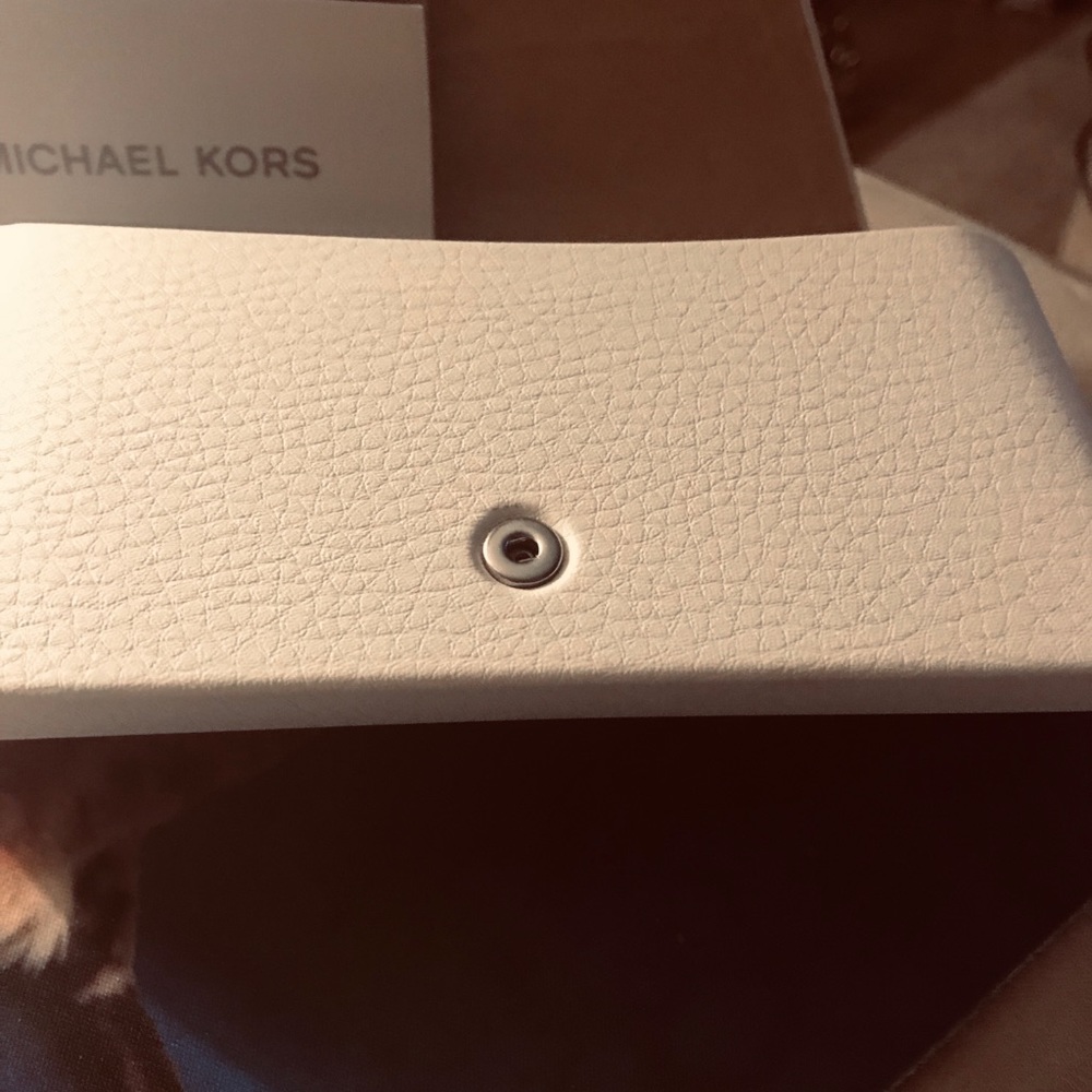 Michael Kors stylish sunglasses - Picture 7 of 8